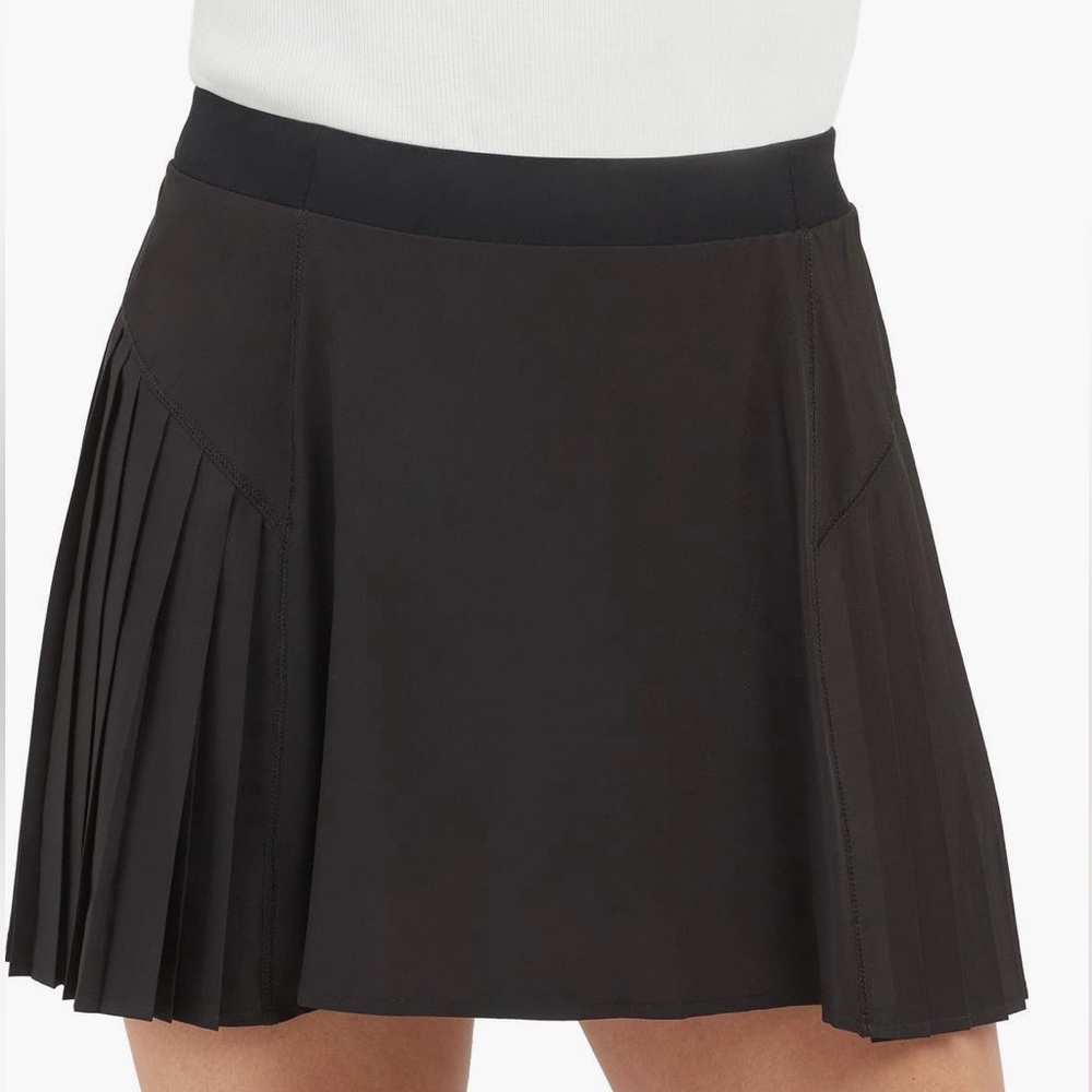 NWT SPANX Pleated Skort (Size: Medium) (Color: Black)